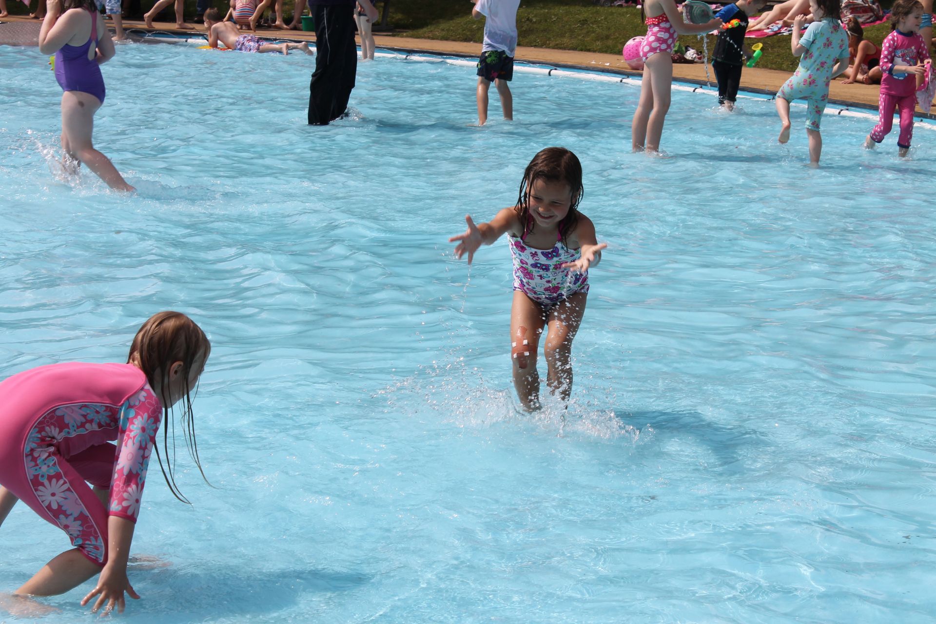 Congleton Paddling pool, children playing