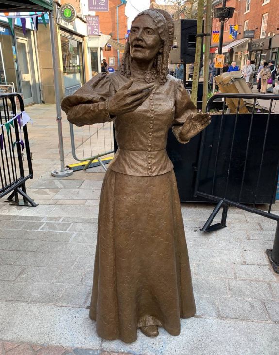 Elizabeth Statue Congleton