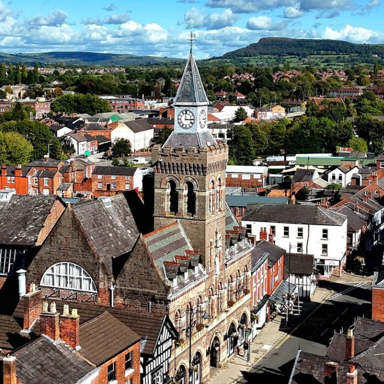 Town Hall with a view to Bosley Cloud